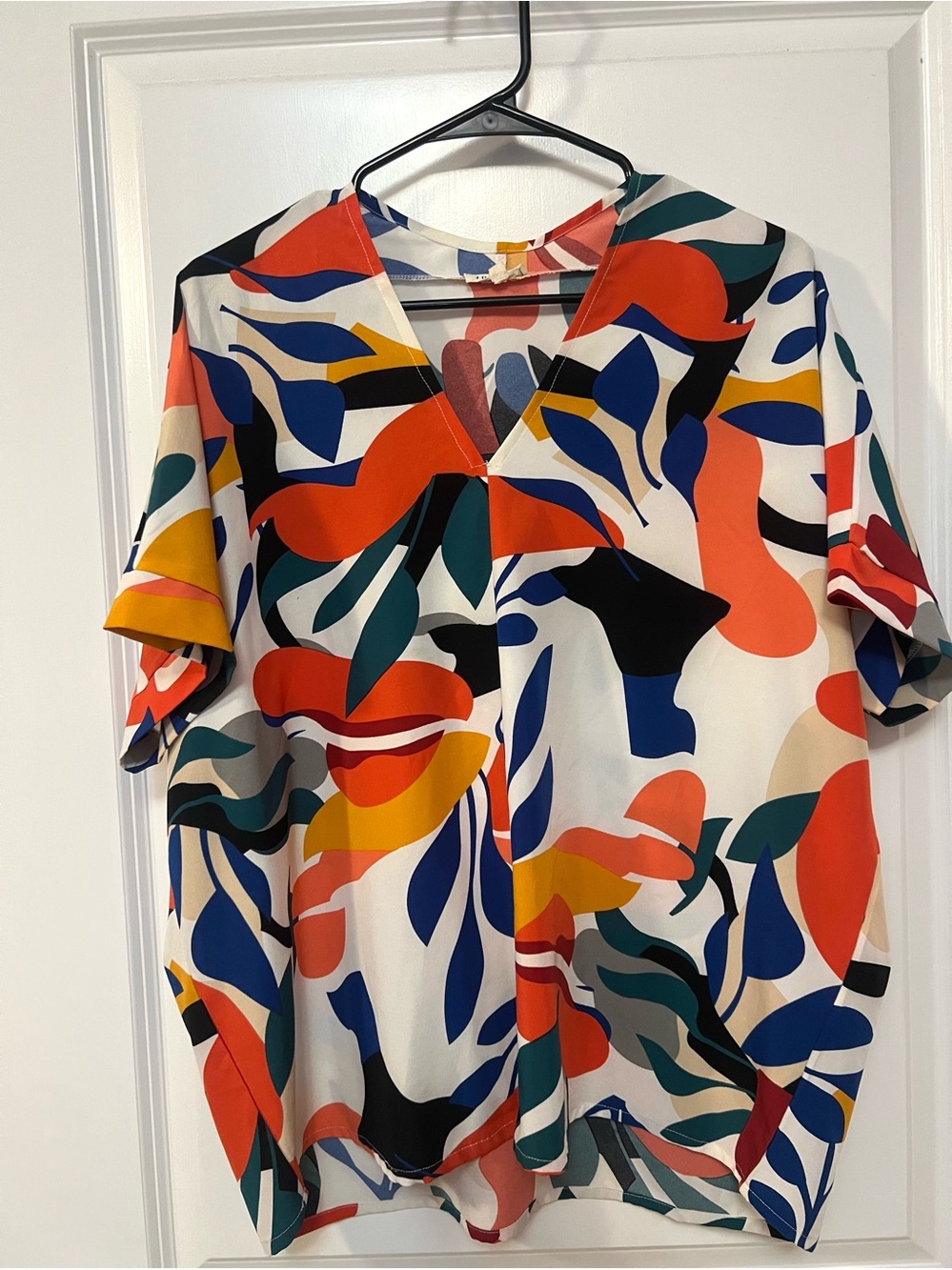 JODIFL Multicolor Abstract V-Neck Blouse